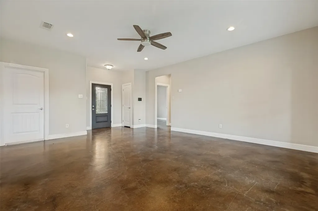 107 Indian Creek Trenton TX 75490