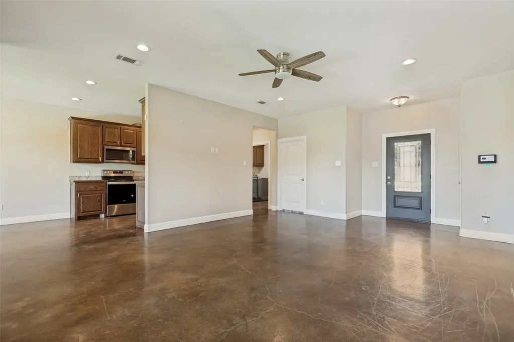 107 Indian Creek Trenton TX 75490