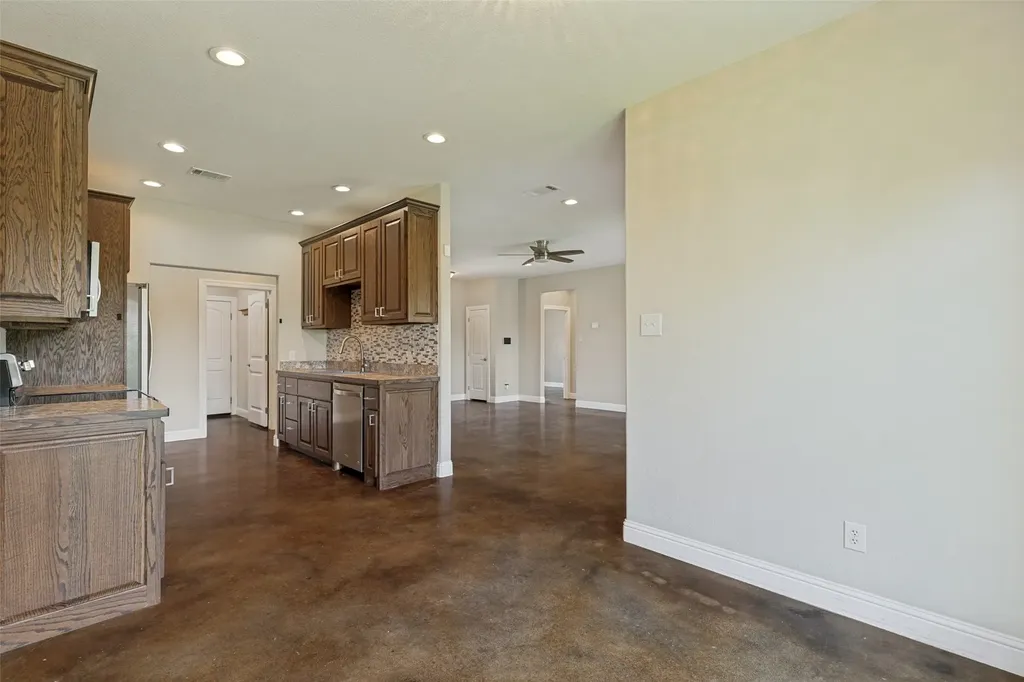 107 Indian Creek Trenton TX 75490