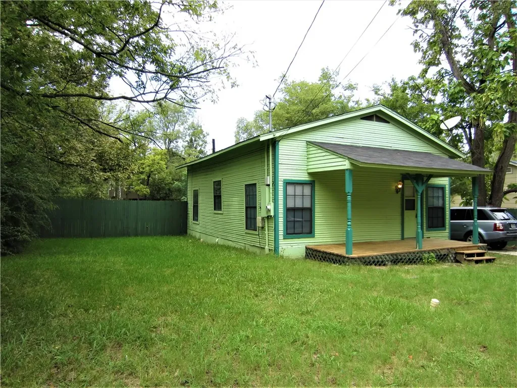 1106 Peak Street Denton TX 76201