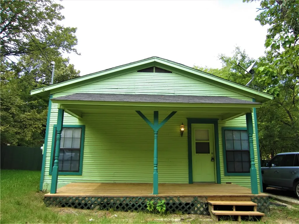 1106 Peak Street Denton TX 76201