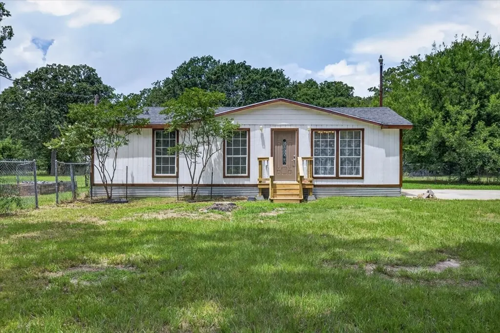 250 E Golden Oaks Drive Mabank TX 75156