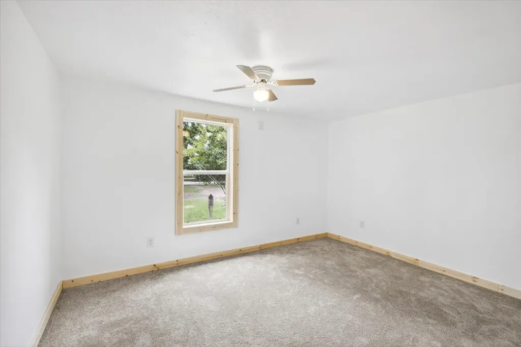 250 E Golden Oaks Drive Mabank TX 75156