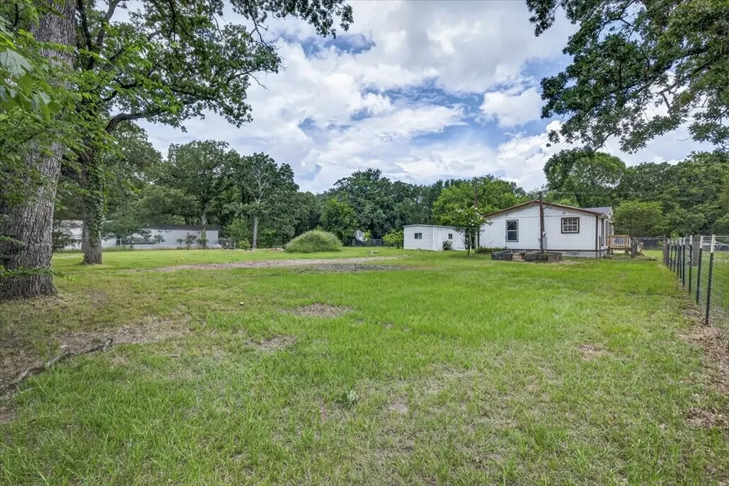 250 E Golden Oaks Drive Mabank TX 75156