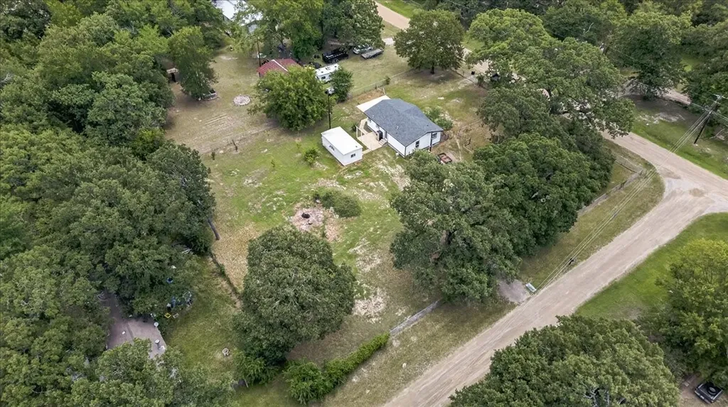 250 E Golden Oaks Drive Mabank TX 75156