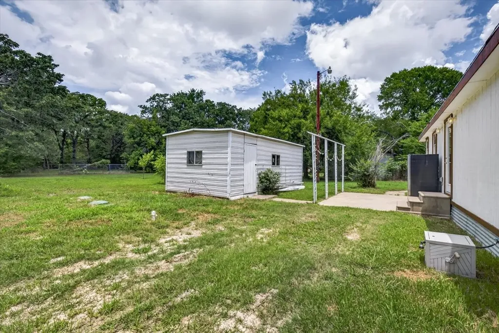 250 E Golden Oaks Drive Mabank TX 75156