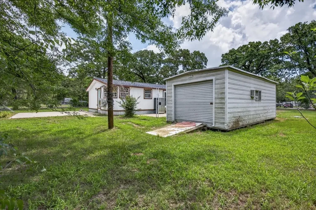 250 E Golden Oaks Drive Mabank TX 75156