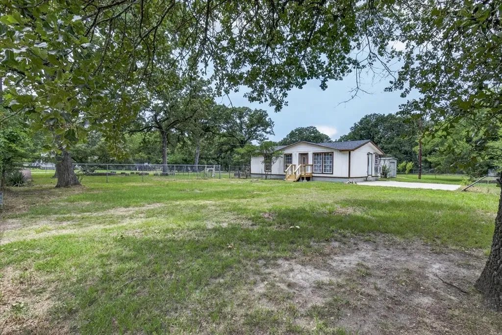 250 E Golden Oaks Drive Mabank TX 75156