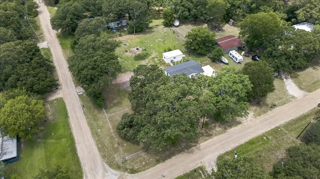 250 E Golden Oaks Drive Mabank TX 75156
