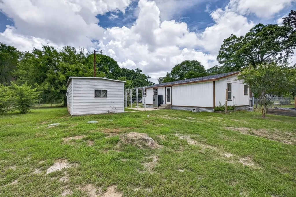 250 E Golden Oaks Drive Mabank TX 75156