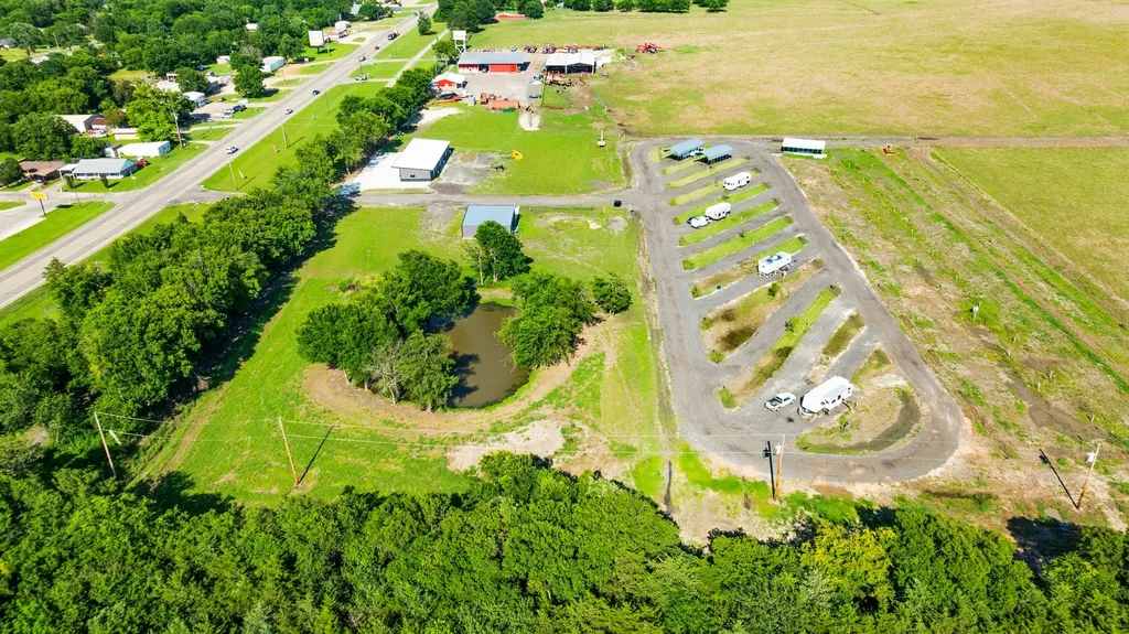 1105 W Front Highway Blossom TX 75416