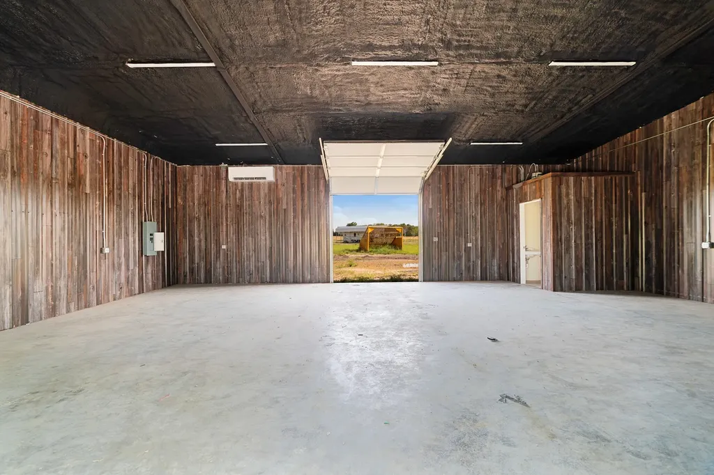 1105 W Front Highway Blossom TX 75416
