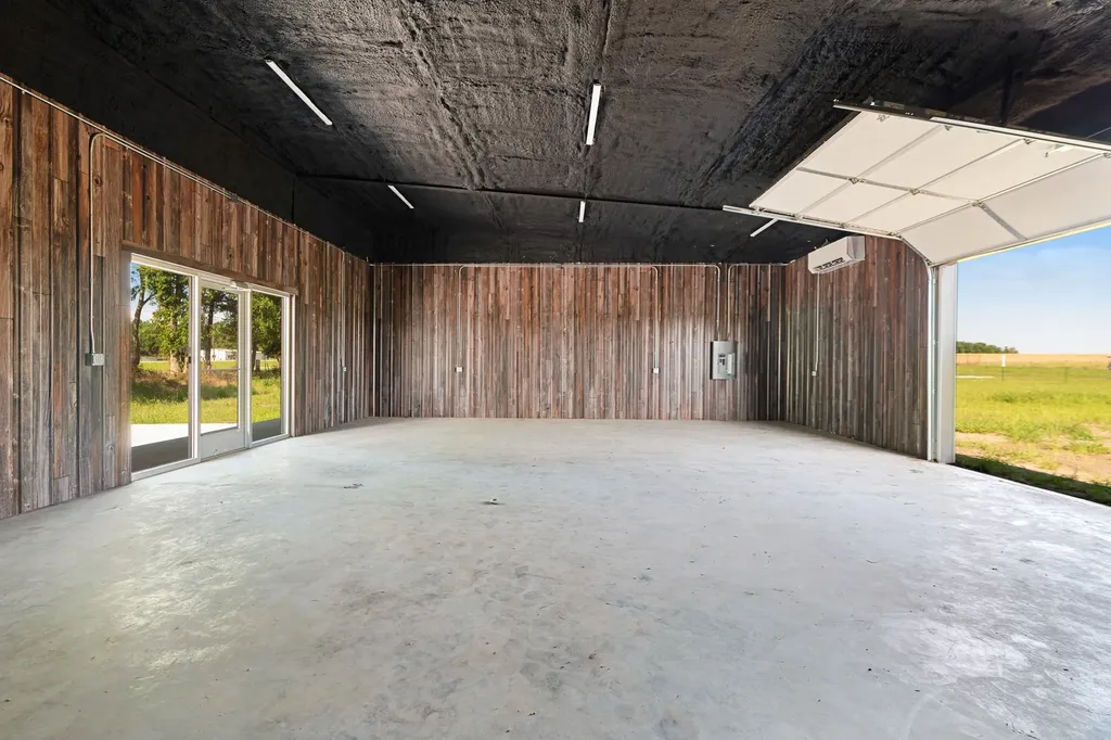 1105 W Front Highway Blossom TX 75416