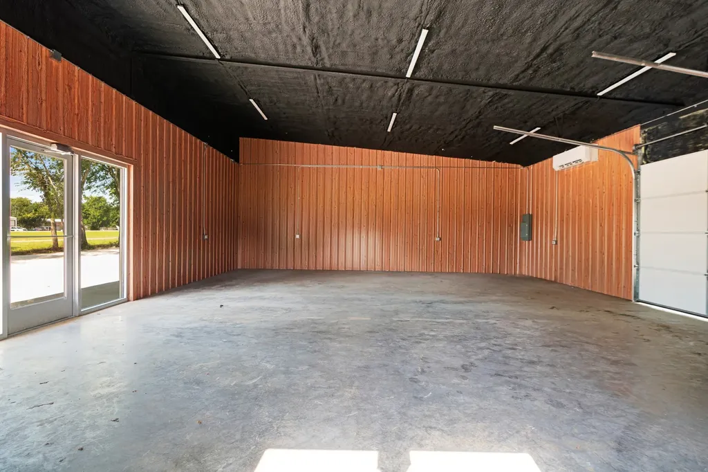 1105 W Front Highway Blossom TX 75416