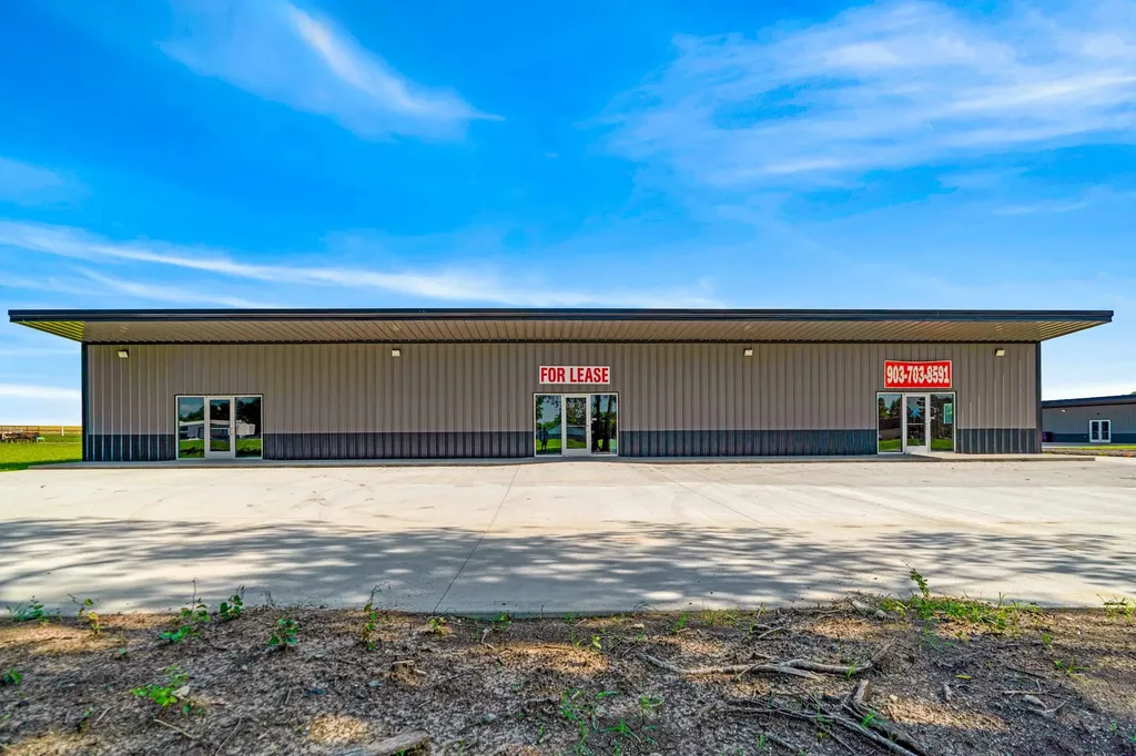 1105 W Front Highway Blossom TX 75416