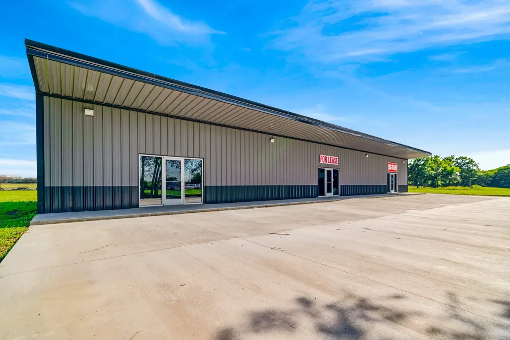 1105 W Front Highway Blossom TX 75416