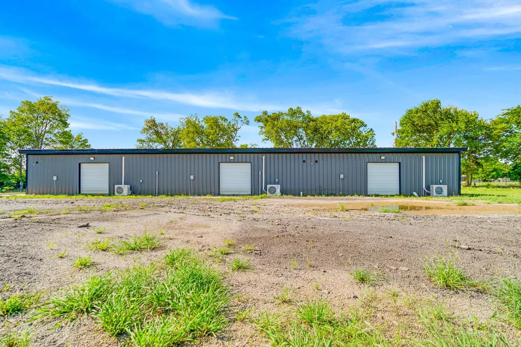 1105 W Front Highway Blossom TX 75416