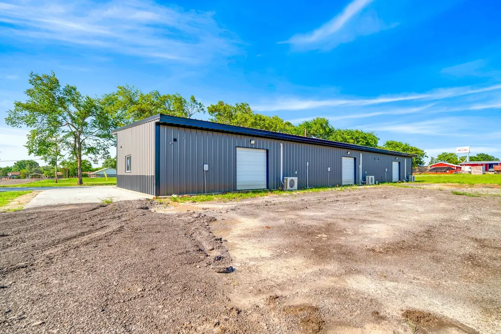 1105 W Front Highway Blossom TX 75416