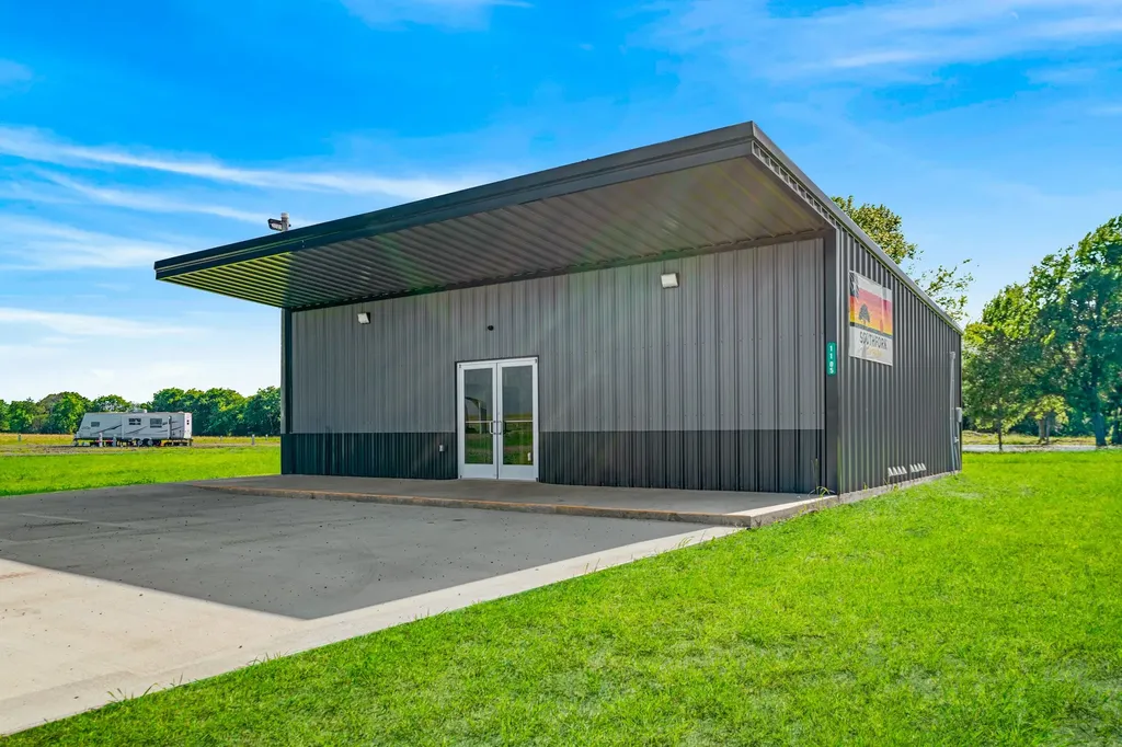 1105 W Front Highway Blossom TX 75416