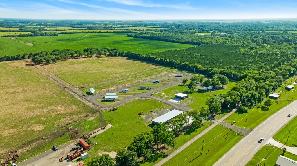 1105 W Front Highway Blossom TX 75416