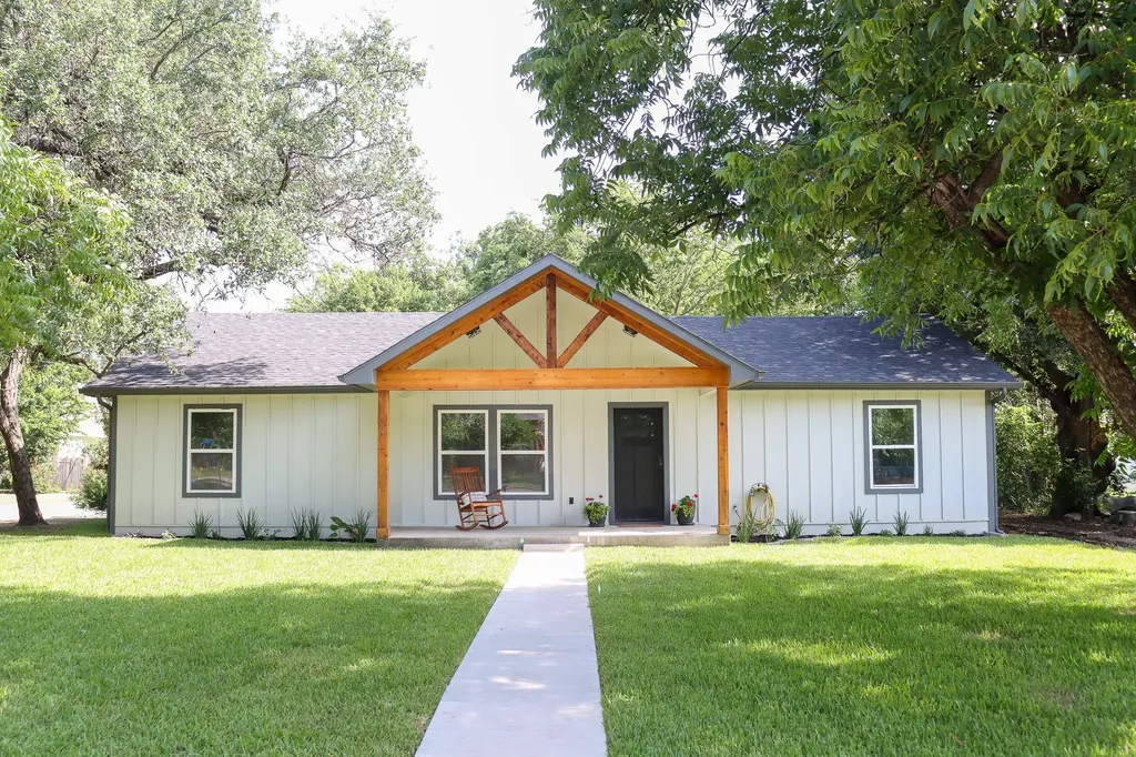 1108 W Storey Street San Saba TX 76877