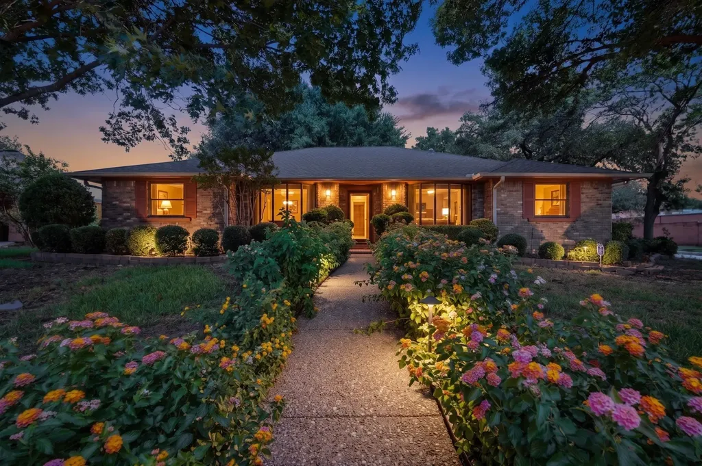 1000 Townsend Lane Desoto TX 75115