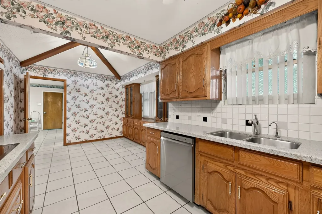 1000 Townsend Lane Desoto TX 75115