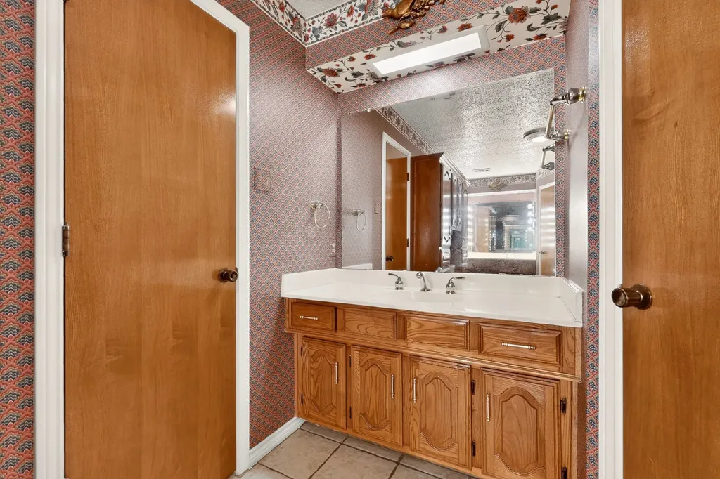 1000 Townsend Lane Desoto TX 75115