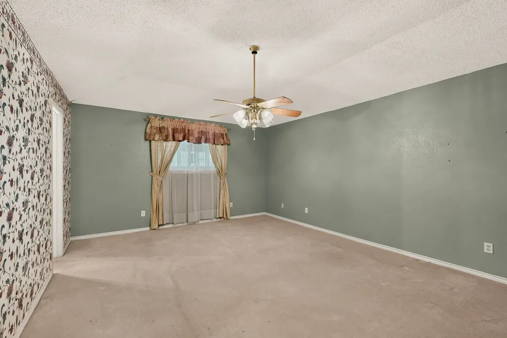 1000 Townsend Lane Desoto TX 75115