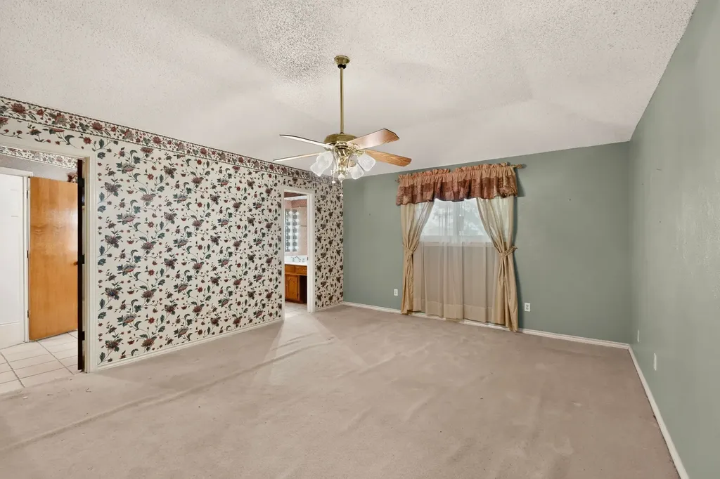 1000 Townsend Lane Desoto TX 75115