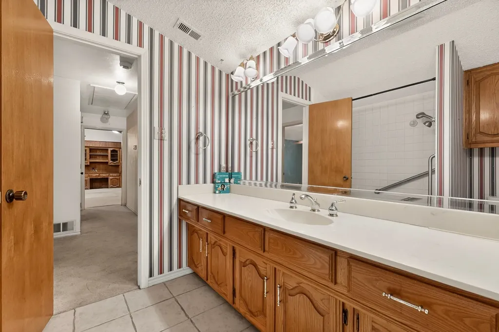 1000 Townsend Lane Desoto TX 75115