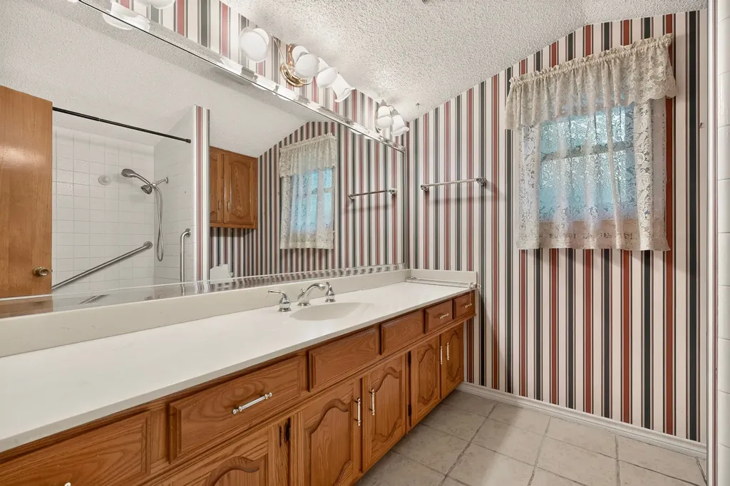 1000 Townsend Lane Desoto TX 75115