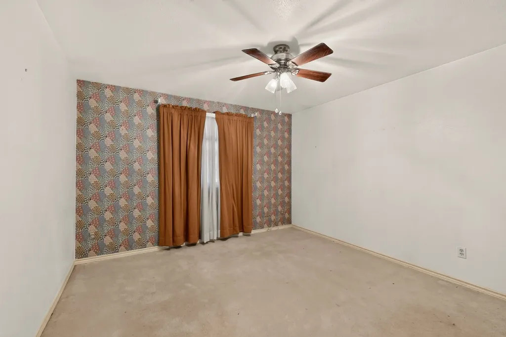 1000 Townsend Lane Desoto TX 75115