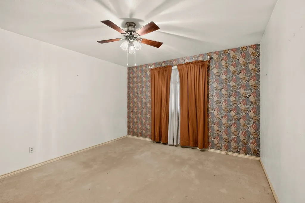 1000 Townsend Lane Desoto TX 75115