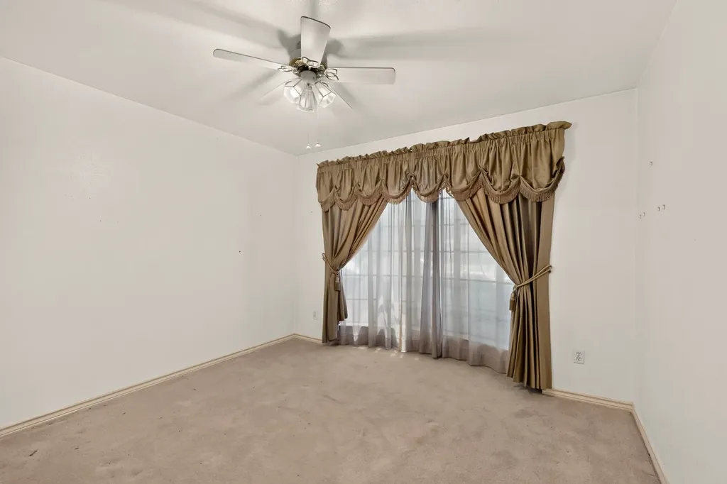 1000 Townsend Lane Desoto TX 75115