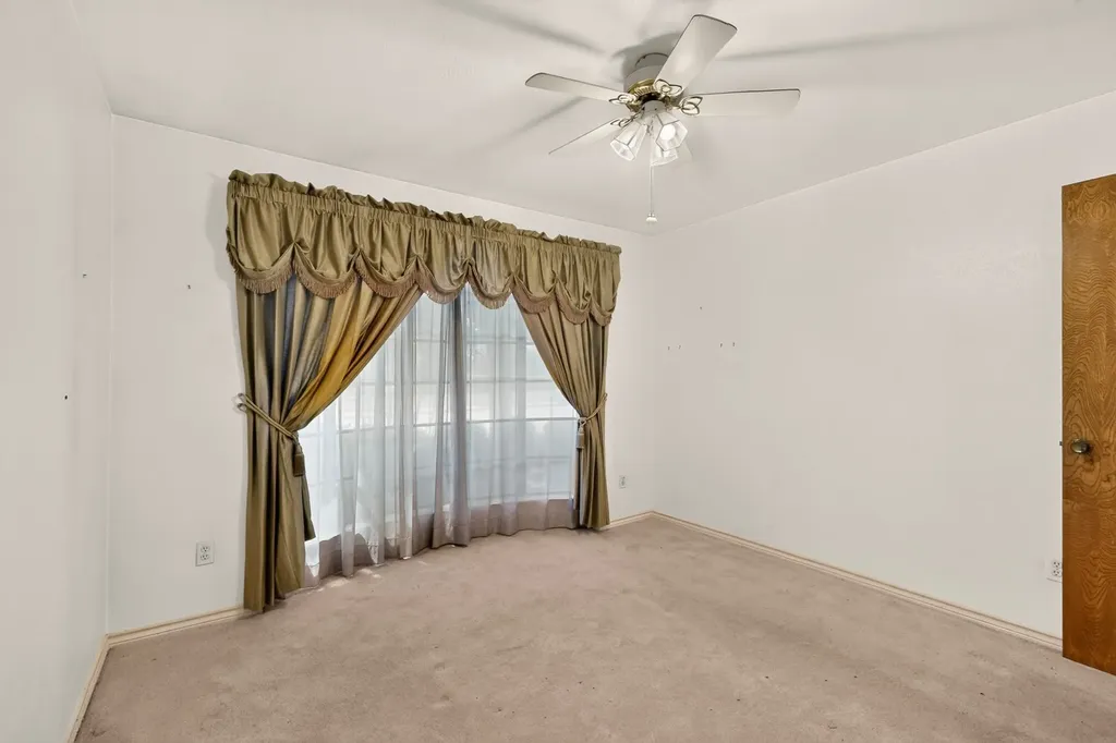 1000 Townsend Lane Desoto TX 75115
