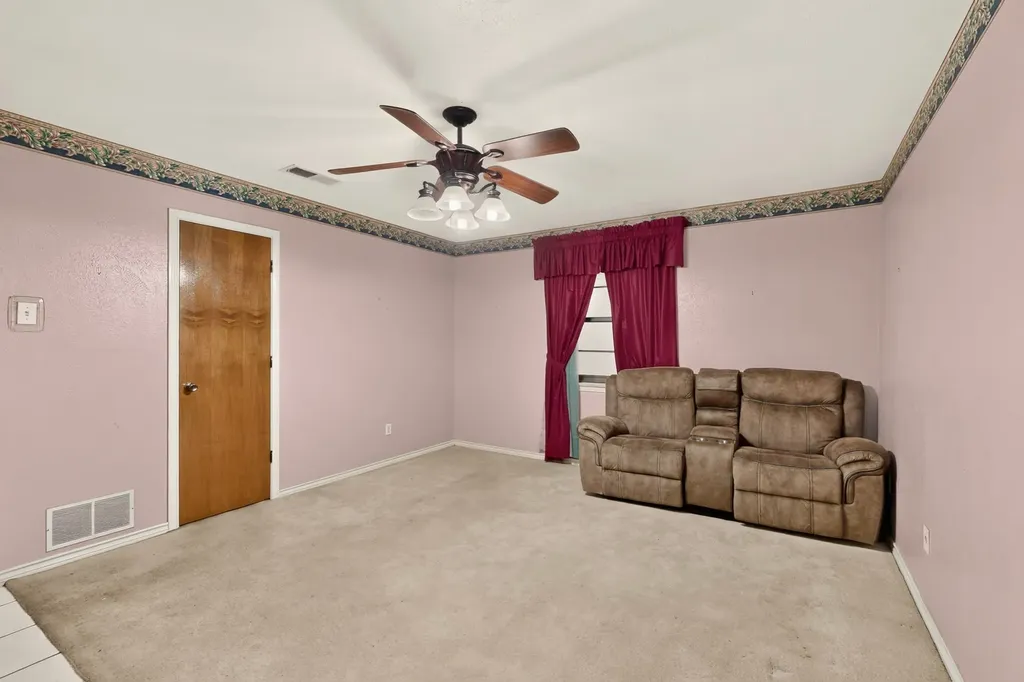 1000 Townsend Lane Desoto TX 75115