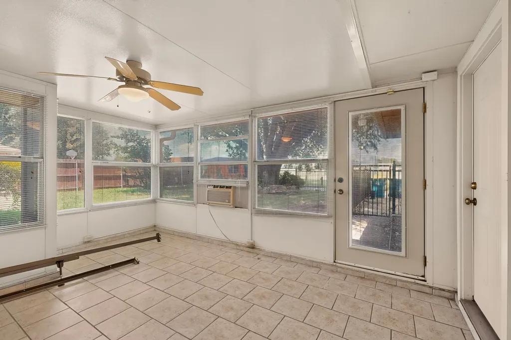 1000 Townsend Lane Desoto TX 75115