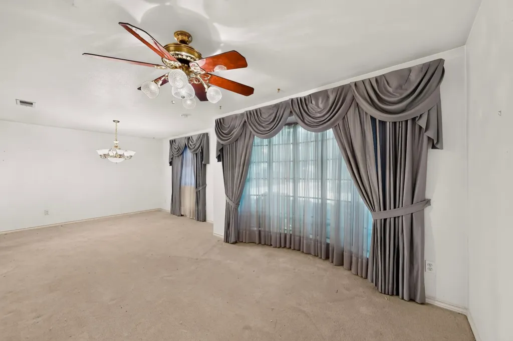 1000 Townsend Lane Desoto TX 75115