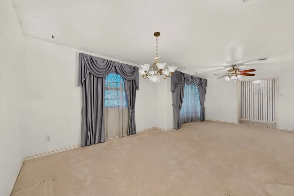 1000 Townsend Lane Desoto TX 75115