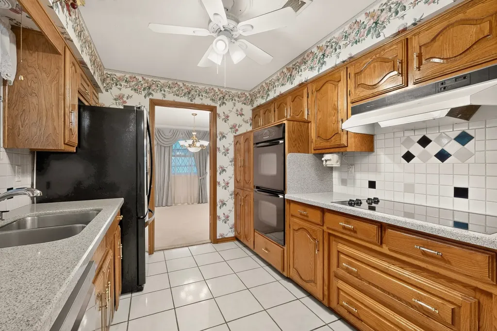1000 Townsend Lane Desoto TX 75115
