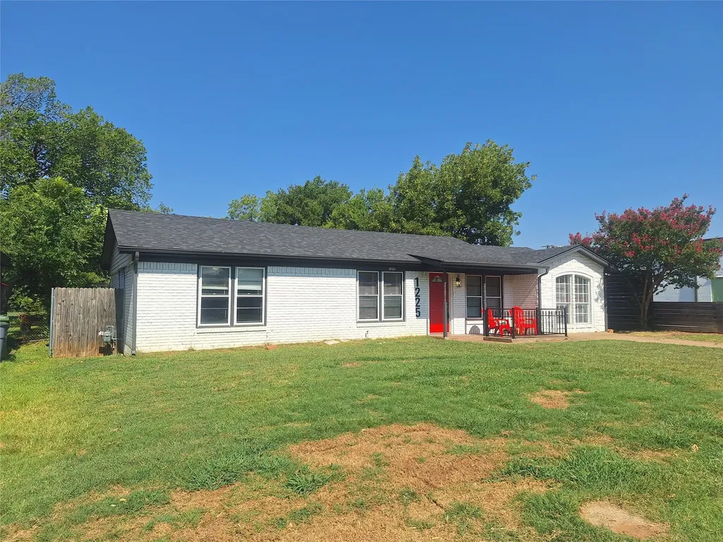 1225 Harrison Lane Hurst TX 76053