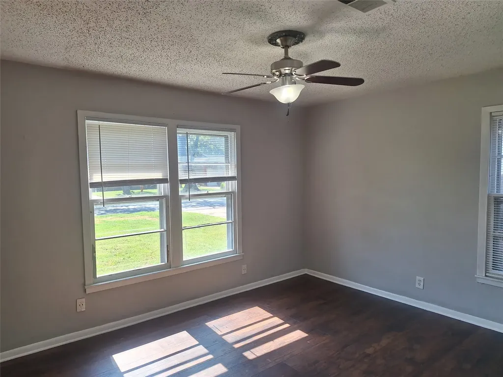 1225 Harrison Lane Hurst TX 76053