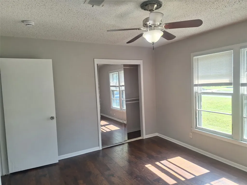 1225 Harrison Lane Hurst TX 76053