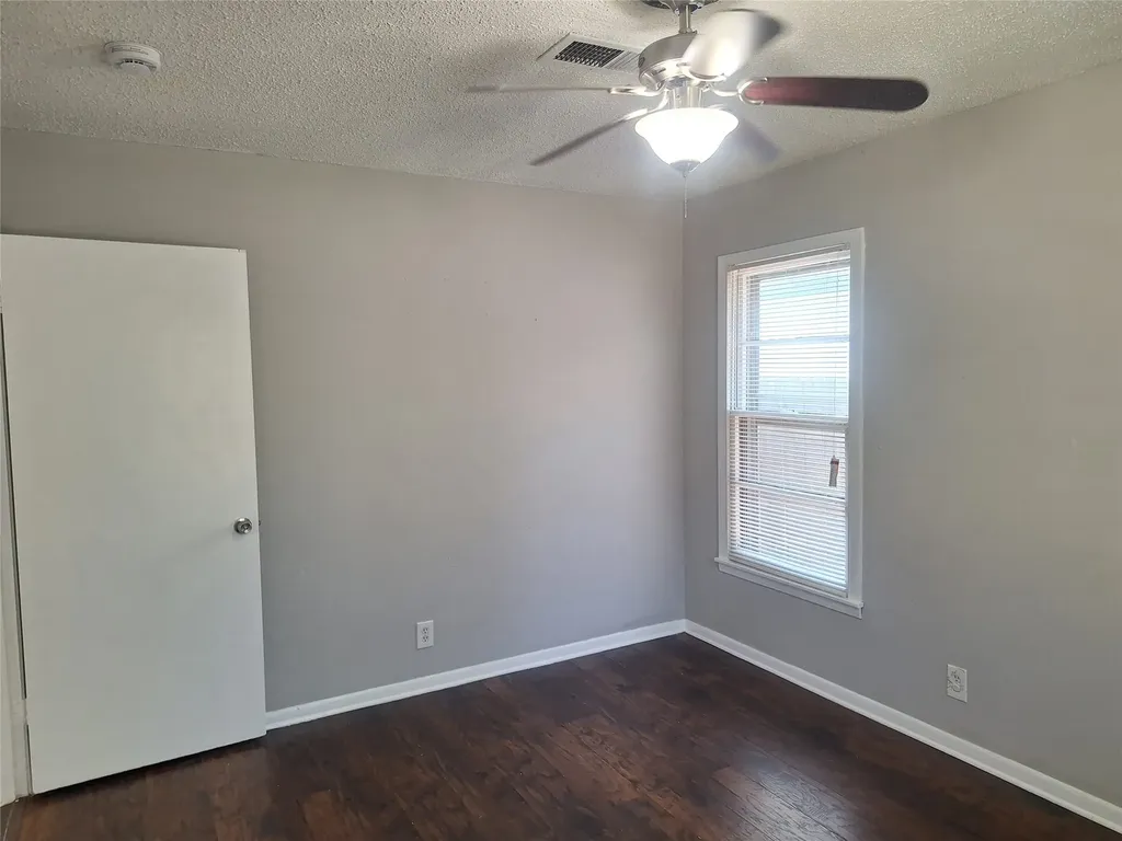 1225 Harrison Lane Hurst TX 76053