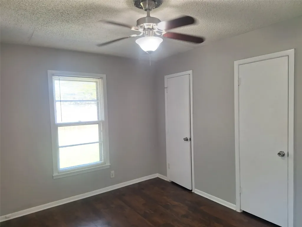1225 Harrison Lane Hurst TX 76053