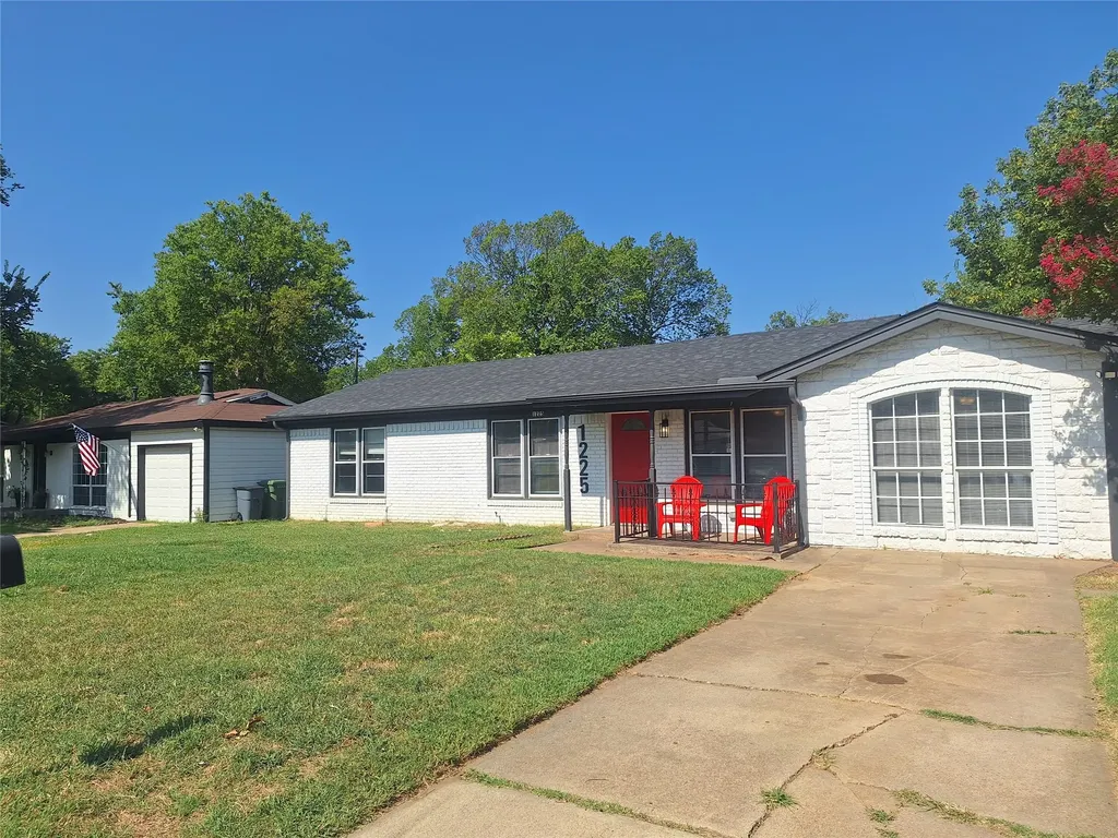 1225 Harrison Lane Hurst TX 76053