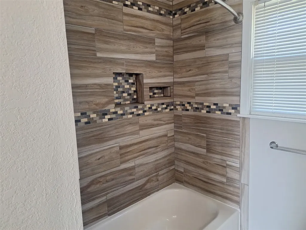 1225 Harrison Lane Hurst TX 76053