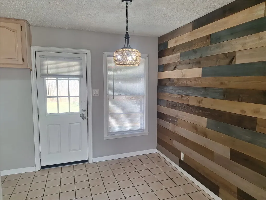 1225 Harrison Lane Hurst TX 76053