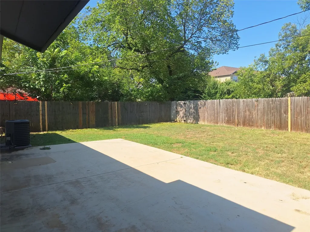 1225 Harrison Lane Hurst TX 76053